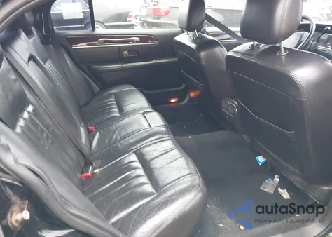 2010 Lincoln Town Car Executive L z USA, uszkodzony, nr VIN 2LNBL8EV3AX618530